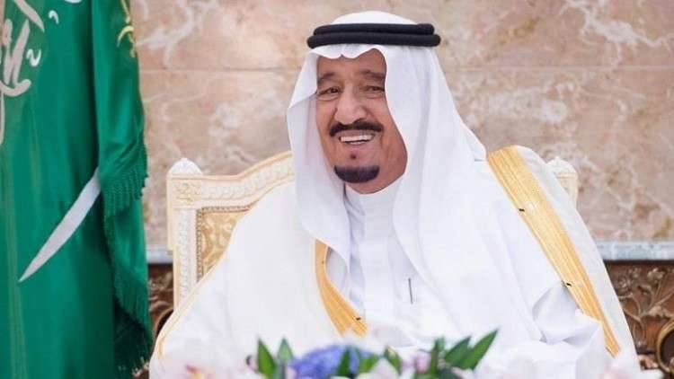 شاهد.. الملك سلمان بالزي العسكري خلال 