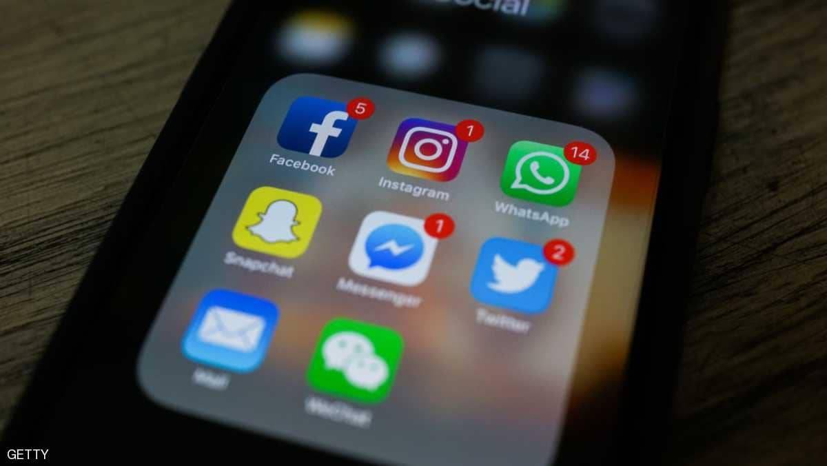 إنستغرام يختبر "خاصية مريبة" مع فيسبوك