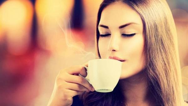 هذه العادة الخاطئة نرتكبها يوميا عند شرب القهوة!!