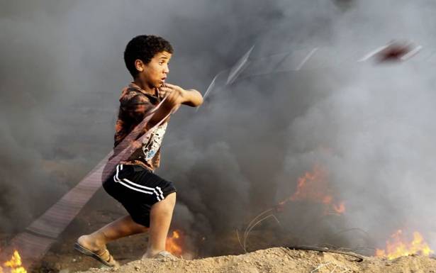 شهيدان فلسطينيان أحدهما طفل وعشرات الجرحى في المواجهات

الشرطة الاسرائيلية تستجوب نتنياهو وخطة جديدة لتصفية الأونروا