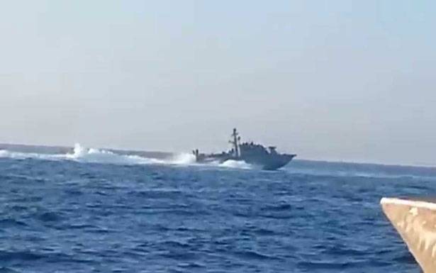 العدو يخرق بحراً