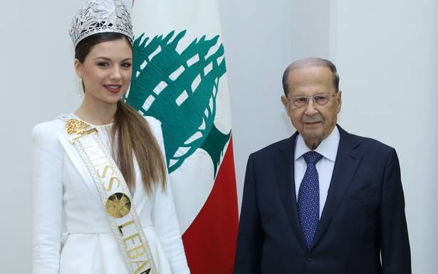 ملـــــكة جمال لبــــــنان زارت

رئيس الجمهورية واللبـــنانية الاولى