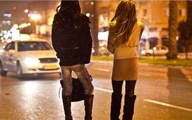 سلعة «لذيذة» لتلبية الشهوات...

وعلى «عينك يا تاجر»