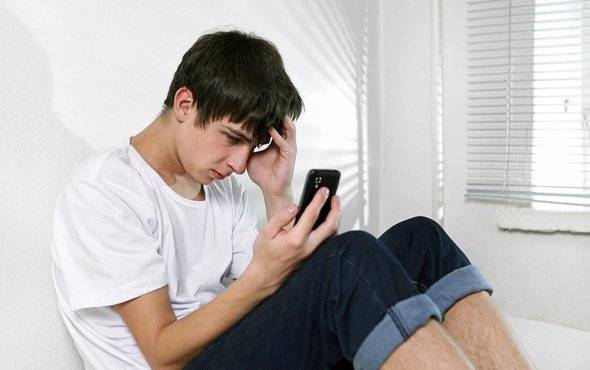إبنك المراهق يفتقر للثقة بالنفس؟ هكذا تعززينها لديه
