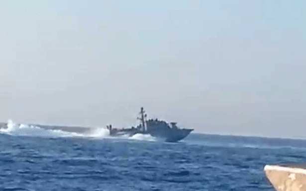 العدو يخرق بحرا