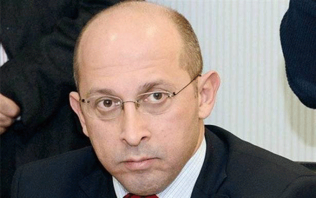 آلان عون ووئام وهاب وجميل السيد في القصر الجمهوري

عون تسلّم من نظيره الفلسطيني رسالة شكر على مواقفه في الامم المتحدة

البطريرك افرام : نقف الى جانبكم في القضايا التي تحملونها