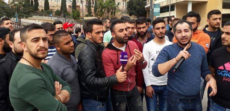 بعد 4 سنوات من انتظار النتائج.. شباب دورة خفراء الجمارك يعتصمون!