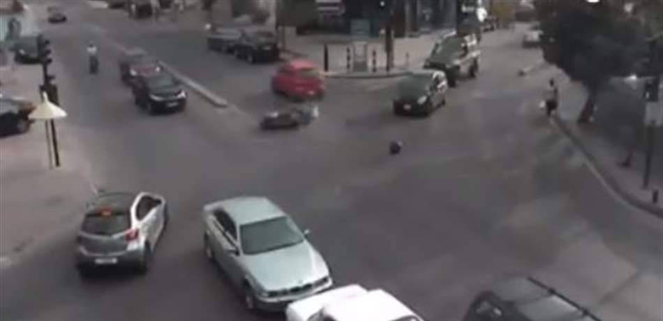 في الجديدة: سيارة لم تلتزم بالإشارة الضوئية.. وهذه النتيجة! (فيديو)
