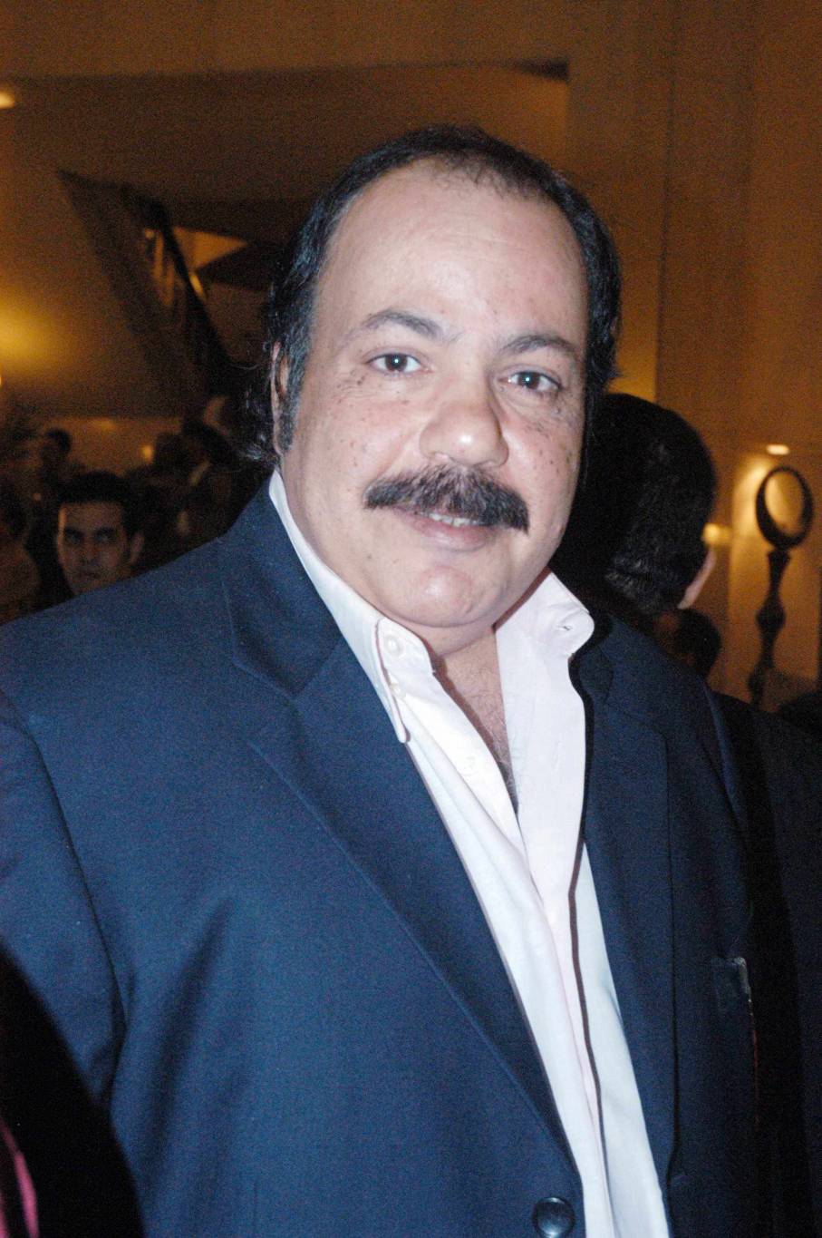 طلعت زكريا يتحول من ممثل الى كاتب!!!