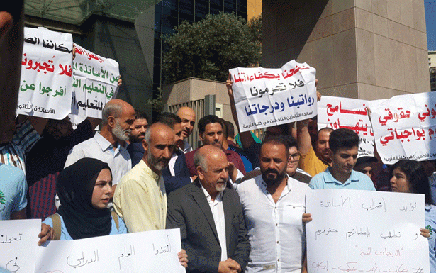 الأساتذة المعينون اعتصموا أمام الأونيسكو

حماده : سأطلب من «اللبنانية» صرف الدرجات الثلاث