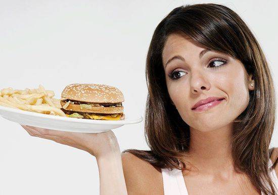 هام وصادم: ما هو الوقت المناسب لتناول كل ما ترغبين به دون اكتساب الوزن؟