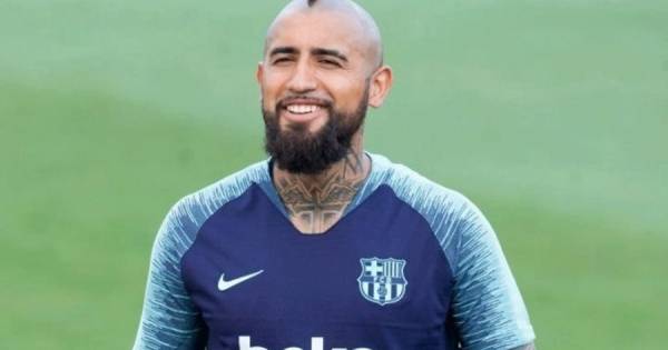 فيدال يطالب ادارة البرشا بضم نجم المان يونايتد