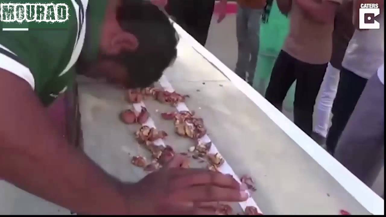 بالفيديو.. باكستاني يحطم رقما قياسيا بقوة رأسه