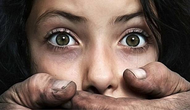 عندما تلتقي نظرات الضحية بالمتحرش بعد سنوات...