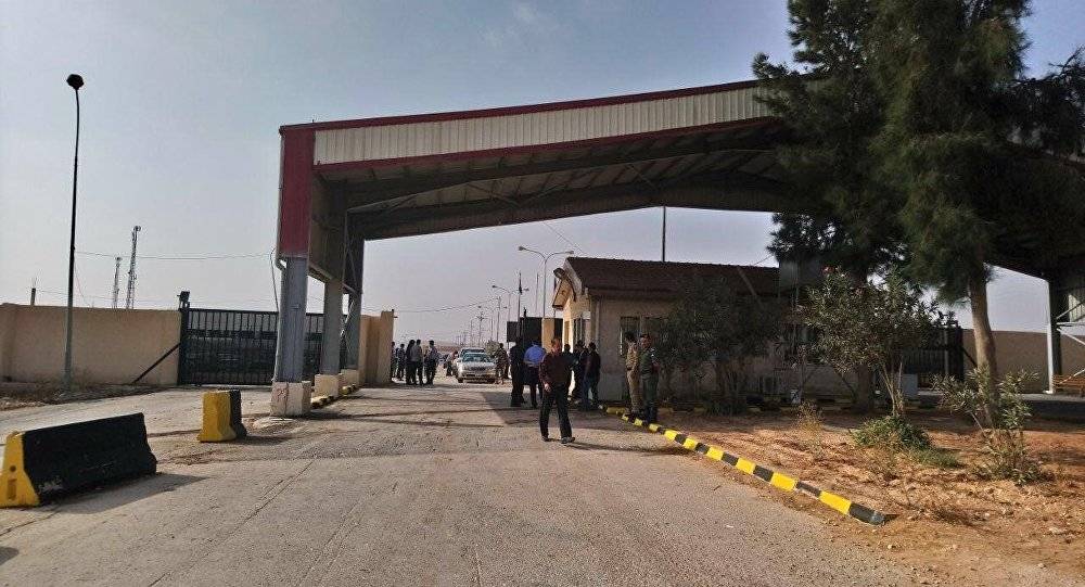في اليوم من افتتاح معبر نصيب... شاحنات تعبر إلى الأردن وسوريا