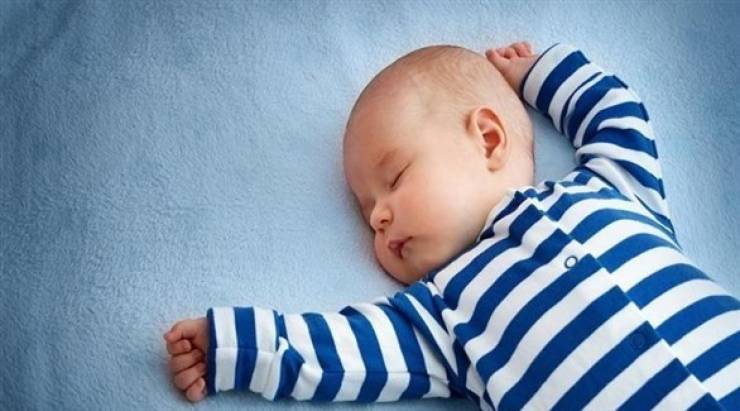 هكذا تحمي رضيعك من تشوهات الرأس