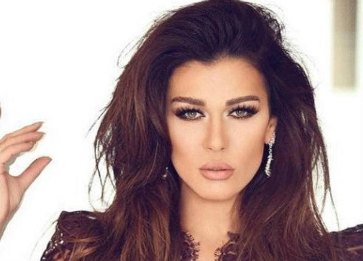 نادين الراسي تلفُّ جسدها بـ 