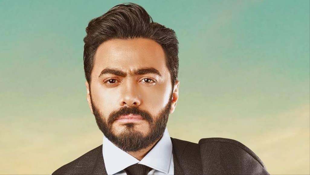 غموض يكتنف صحة تامر حسني.. وسفر مفاجئ إلى أميركا!