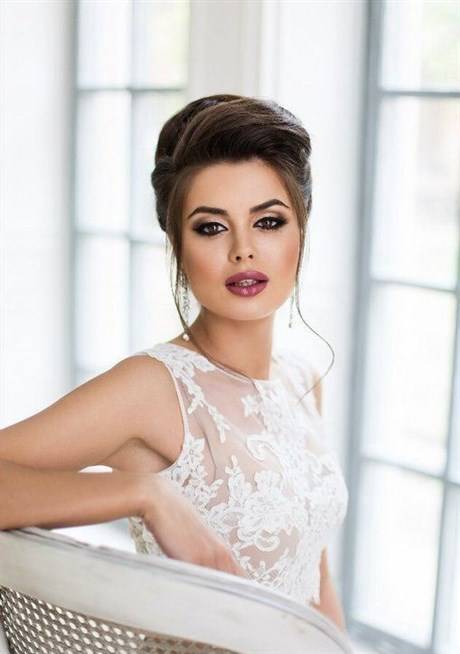لعروس الشتاء... إليك أجمل المكياجات الدافئة!
