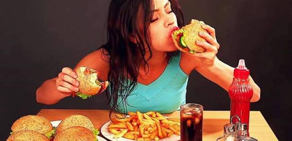 إحذروا.. 12 خطأ خلال الأكل قد تدمر صحتكم