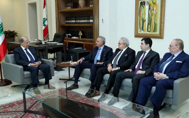 رئيس الجمهوريّة تابع اتصالات مسار تشكيل الحكومة

جنبلاط : نصرّ على «التربية» ولا نريد أيّ وزارة عليها خلافات

أرسلان: حقنا ككتلة التمثّل في الحكومة العتيدة