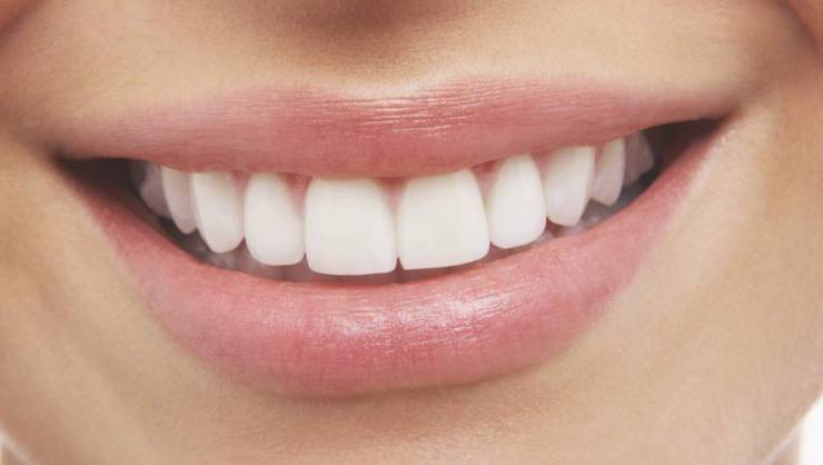 10 مؤشرات صامتة لأمراض اللثة.. فلا تتجاهلها!