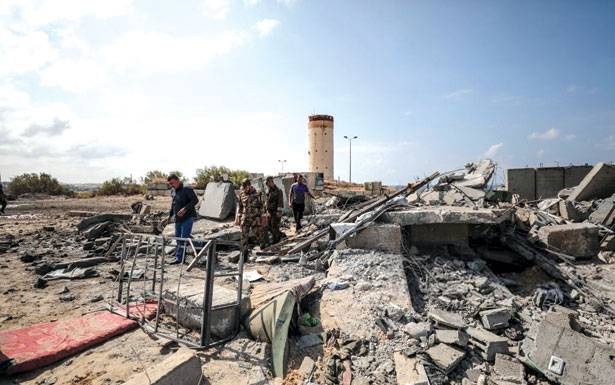 غارات إسرائيلية على غزة واستشهاد فلسطيني

صواريخ القسام تقصف مواقع الاحتلال في بئر السبع