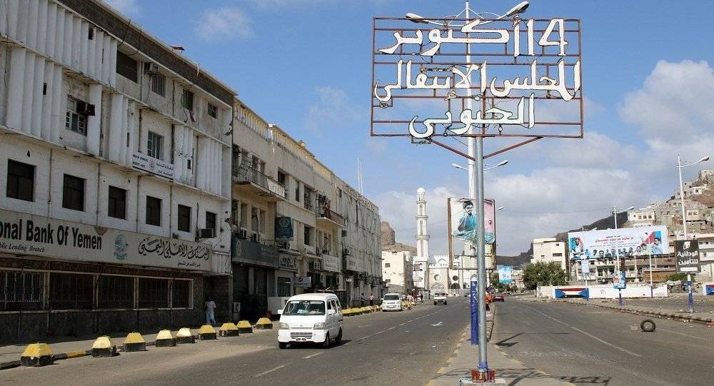 اليمن ... نجل الرئيس الجنوبي يعلق على إقالة بن دغر