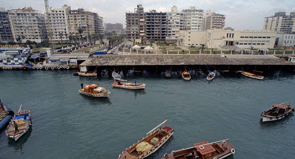 مصر تخفض رسوم السفن القادمة لميناء شرق بورسعيد