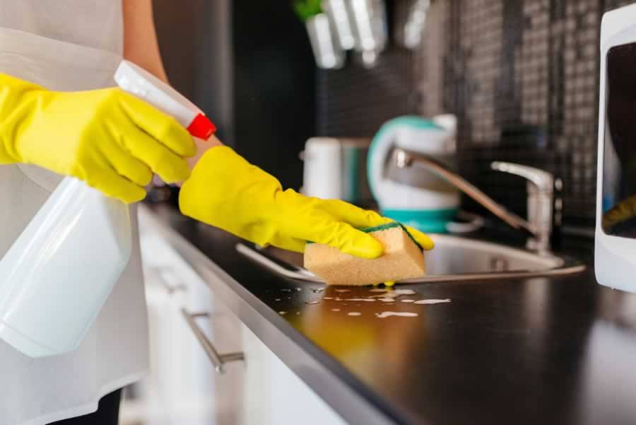 أشياء لا تهملي نظافتها داخل المطبخ