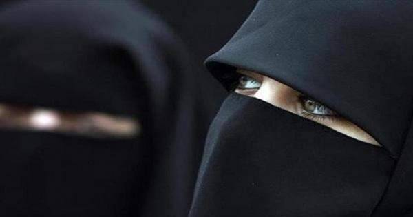 الجزائر تمنع إرتداء النقاب للعاملات في الحكومة