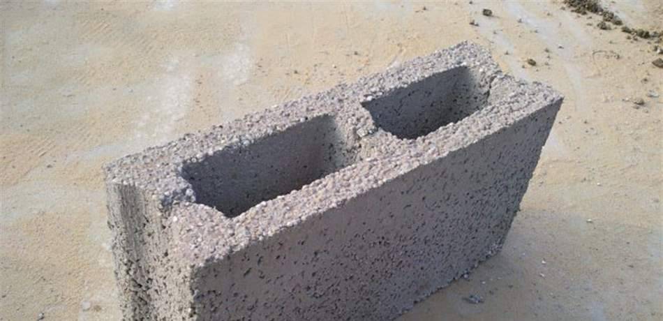 بسبب المشاكل.. عائلته ضربته بحجر باطون