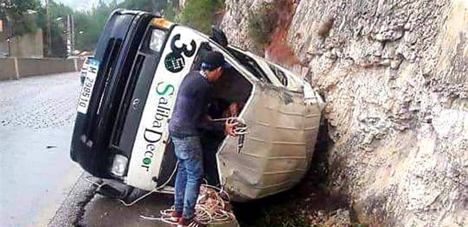3 جرحى إثر إنقلاب فان على طريق حريصا