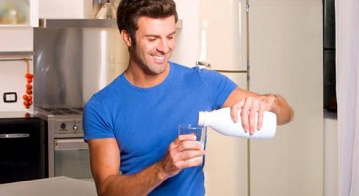 لماذا يجب أن يتجنب الرجال تناول الحليب؟