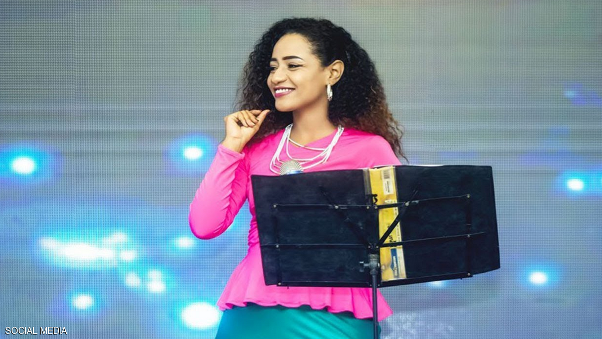توقيف فنانة سودانية بتهمة "الزي الفاضح"