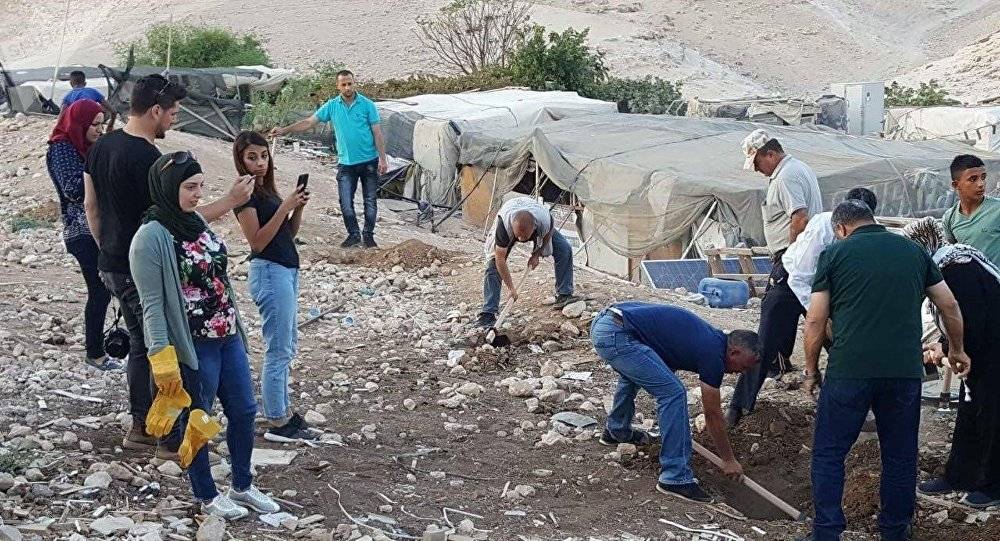 "فلسطين تعتبر قرار إسرائيل بتأجيل هدم قرية خان الأحمر "محاولة تخدير
