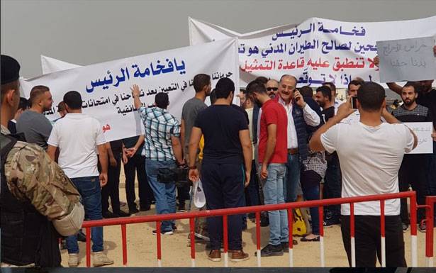 اعتصام للفائزين في مجلس الخدمة:

«الفساد» يتجلى في حرمان الشباب من حقوقهم