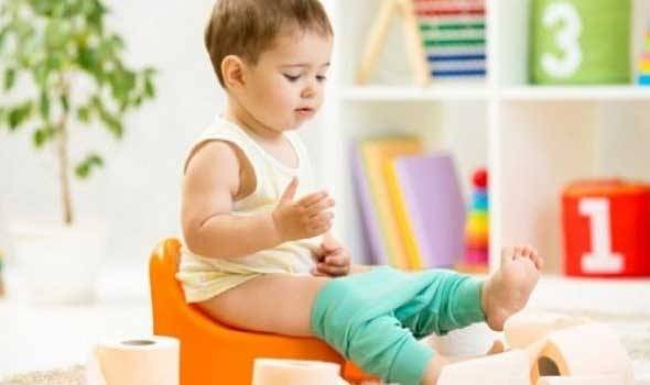 طفلك يعاني من الإمساك؟.. اليك علاجات منزلية سهلة