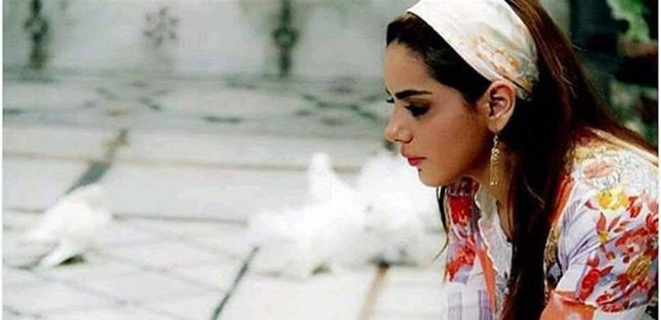 نجمة "باب الحارة" الجديدة تتخطى الجرأة بآخر إطلالتها.. ظهرت "من غير هدوم"!