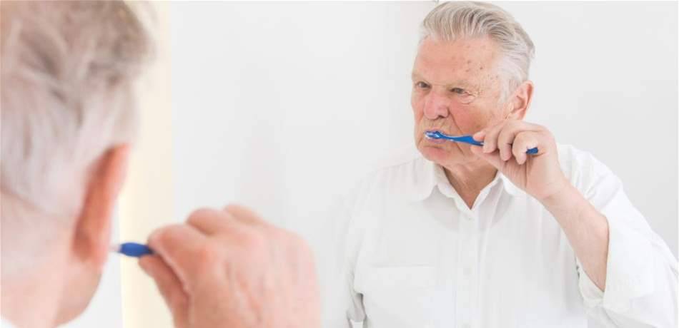 هل من علاقة بين صحة اللثة وضغط الدم؟