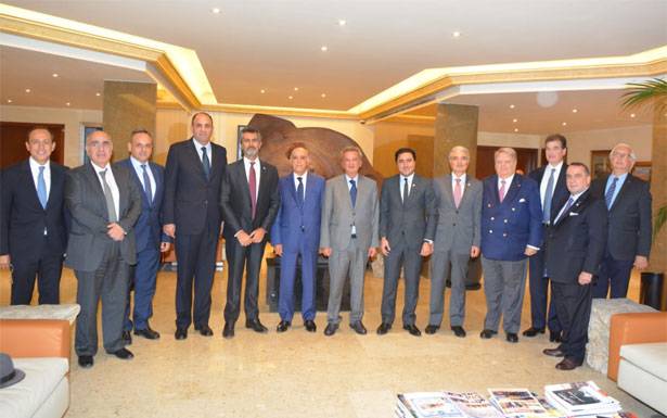 الفوائد المرتفعة هدفها عدم تهريب الأموال خارجاً
والحملات هدفها تخويف الناس كي تترك الليرة
سلامة في لقاء «تجمّع رجال الأعمال اللبنانيين في العالم» :