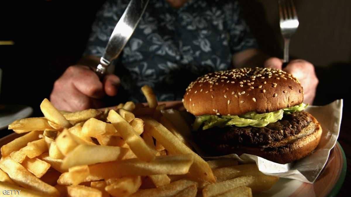 أغذية ضارة ينصح بتجنب تناولها في المطاعم