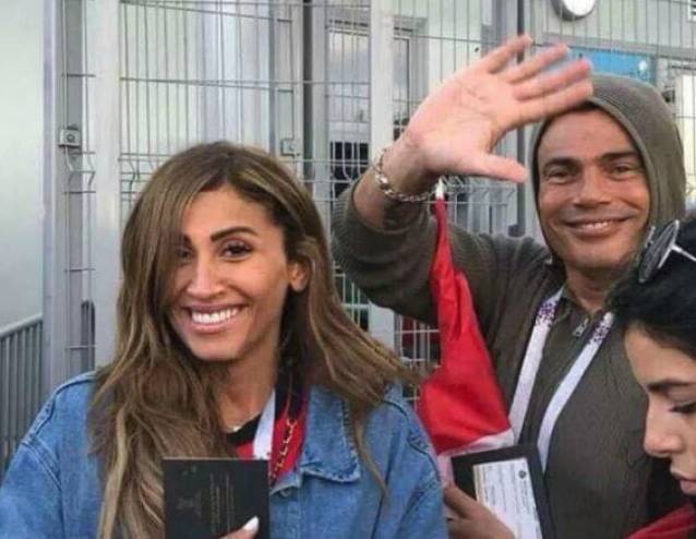 شاعر شهير يكشف حقيقة خلافه مع عمرو دياب بسبب دينا الشربيني