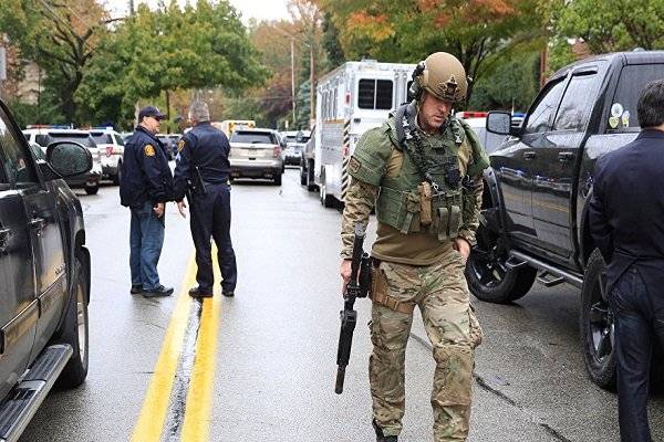 لعبة يهودية جديدة جرت في ولاية بنسلفانيا عندما اطلق مسلح النار وهو يهودي على معبد يهودي وادى ذلك الى سقوط عدد من الجرحى لكن اصاباتهم في ارجلهم فقط. واستعمل الاسرائيليون ذلك لاثارة عطف الشعب الاميركي على الجالية الاسرائيلية في اميركا. وقال ناطق اسرائيلي ان متطرف مسلم عربي هو الذي اطلق النار على المعب