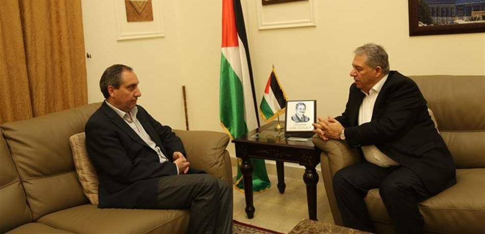 موفدٌ من جنبلاط إلى السفارة الفلسطينية: حريصون على أمن المخيمات واستقرارها