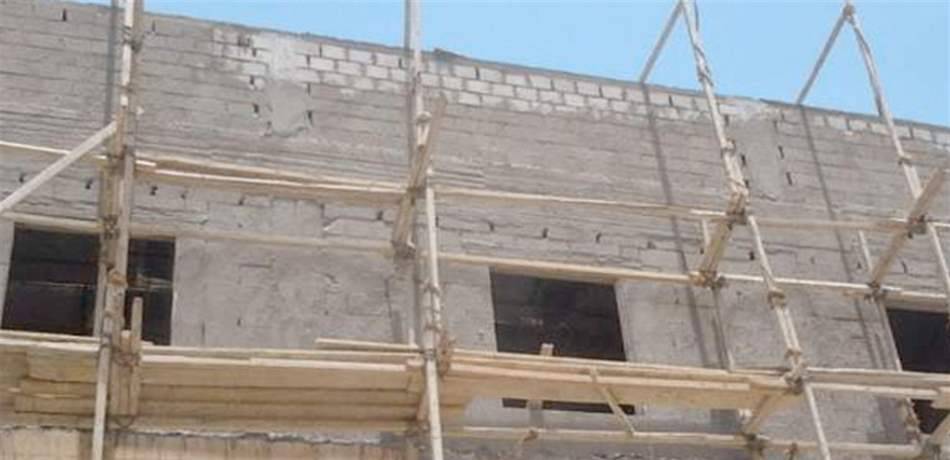 في بئر حسن.. وقع في غيبوبة جراء سقوطه عن سقالة