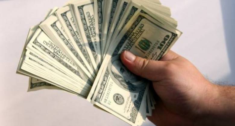 في صور..قبض مئة ألف دولار من زبائنه ولم يؤمن تذاكر سفر لهم