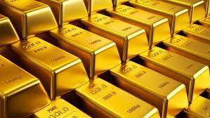 الذهب يهبط مع صعود الدولار بفعل توترات تجارية