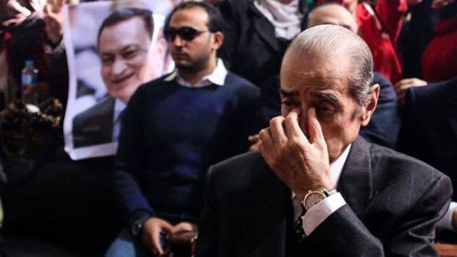 محامي مبارك يؤكد مثوله للشهادة في قضية إقتحام السجون
