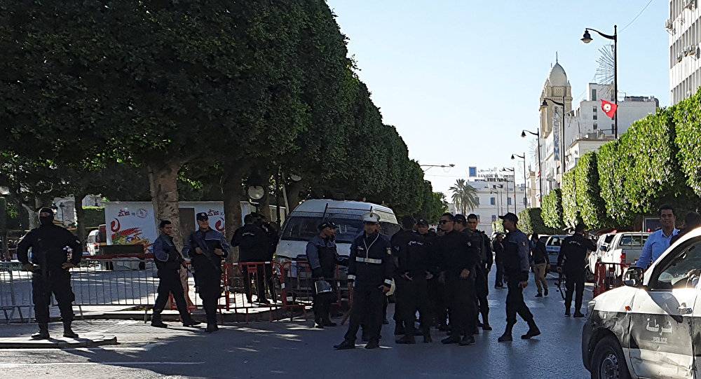 بالفيديو۔۔۔ الشرطة التونسية تعتقل "إرهابيا" ثان عقب تفجير شارع الحبيب بورقيبة